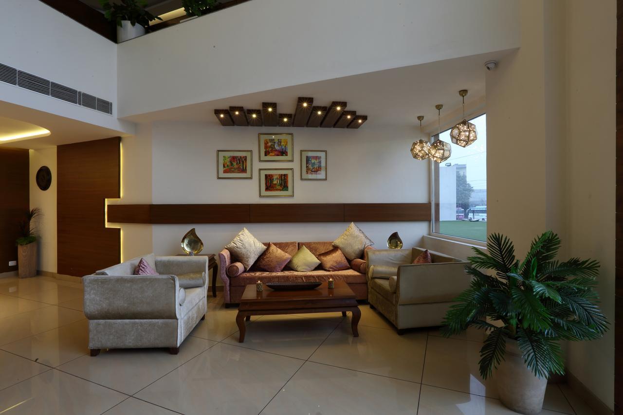 Grand Hotel Nawanshahr Nawashahr Bagian luar foto
