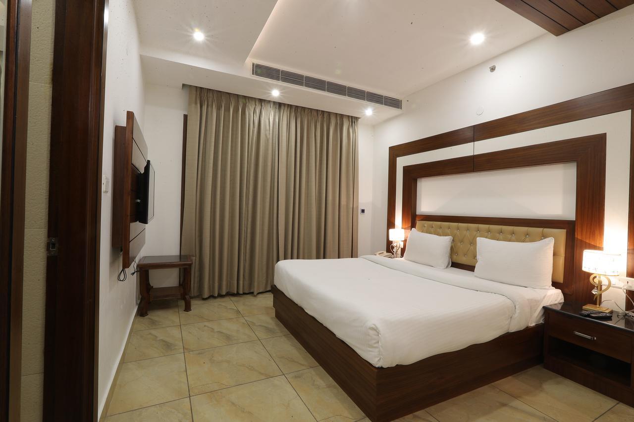 Grand Hotel Nawanshahr Nawashahr Bagian luar foto