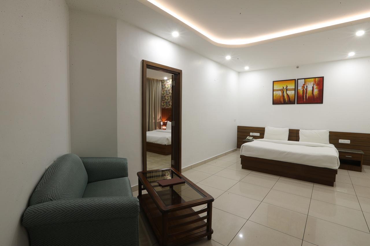 Grand Hotel Nawanshahr Nawashahr Bagian luar foto