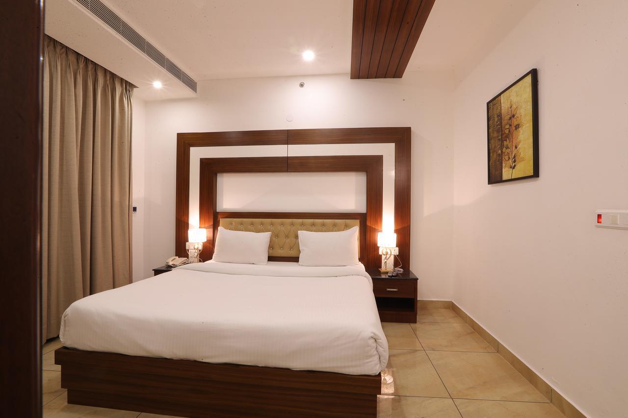 Grand Hotel Nawanshahr Nawashahr Bagian luar foto