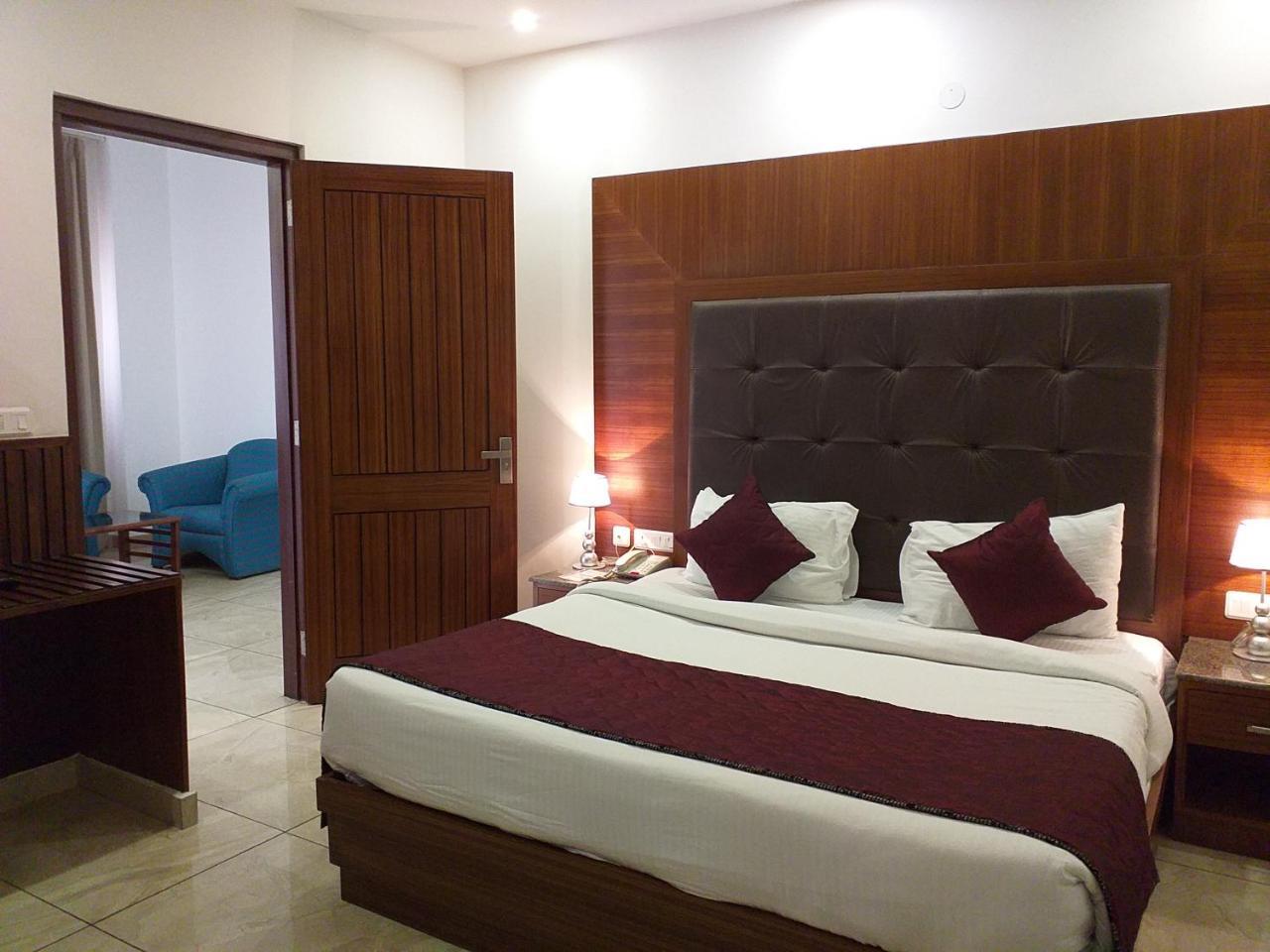Grand Hotel Nawanshahr Nawashahr Bagian luar foto
