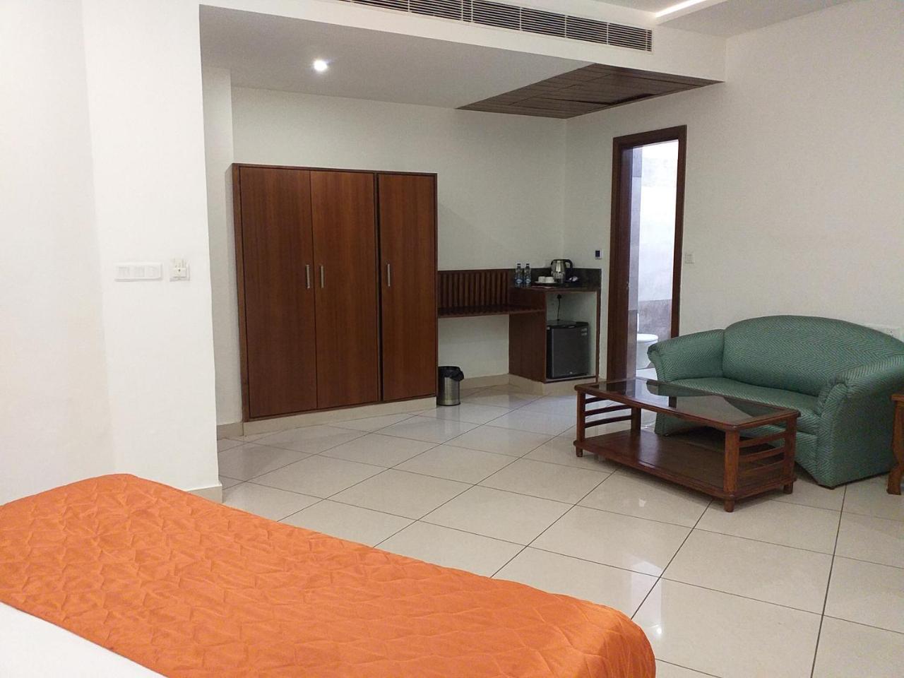 Grand Hotel Nawanshahr Nawashahr Bagian luar foto